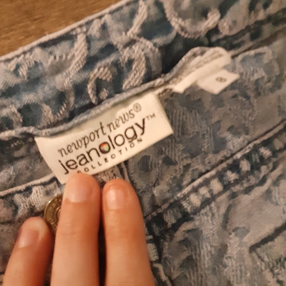 Vintage High Waisted Jeans with fun pattern - Picture 5 of 7